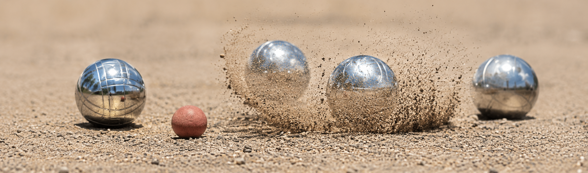 Petanqueballen op het terrein